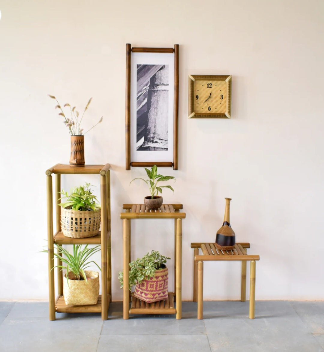 Pot stand Bamboo-Dual layer pot stand made from finely finished bamboo strips. Perfect for homes, offices and other commercial spaces having an earthy touch. The planter stands are eye-catching, modern, and minimalistic, available predominantl